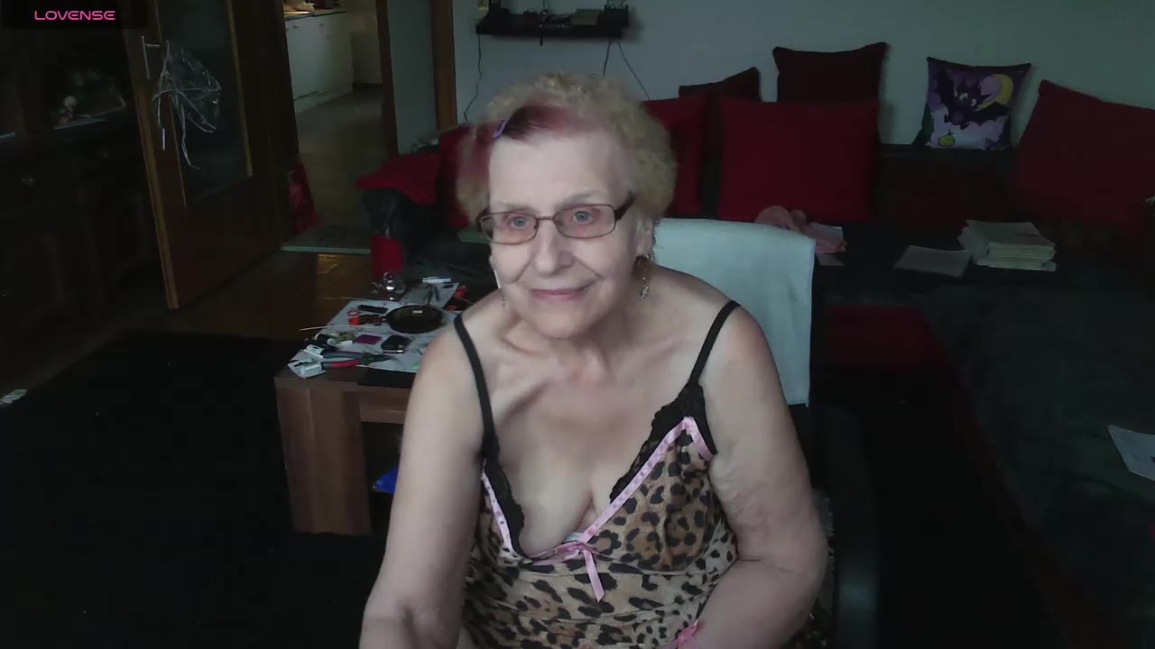 [18 Dec 11:56] Private Show - video HeisseomaOriginal kameramallilta