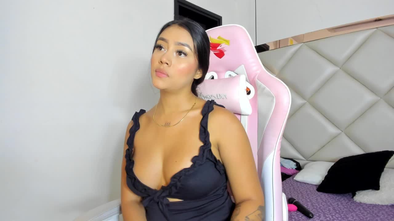 squirt fountain - video by CameronCollins_ cam model