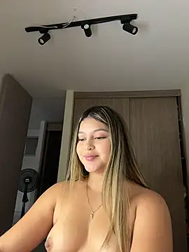 [18 Mar 18:18] Private Show - video by lunablossom_ cam model