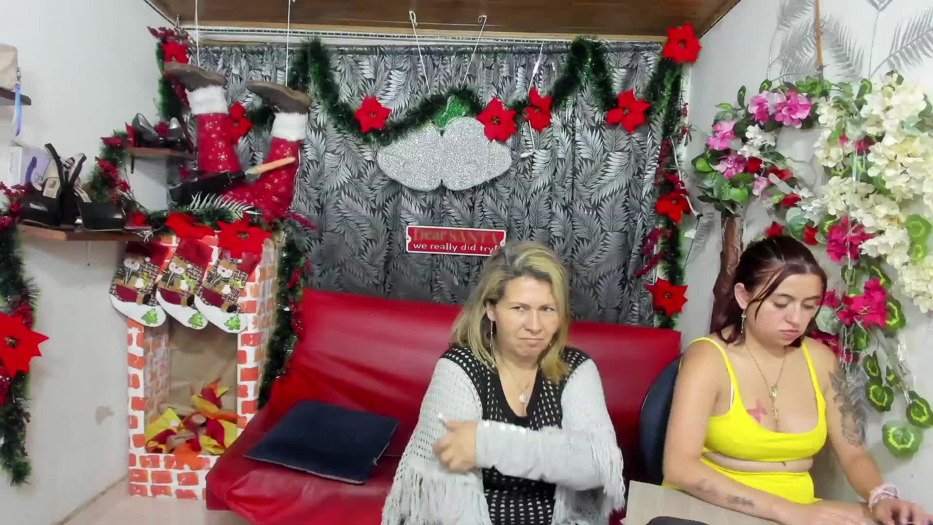 Hot couple naked and pinch nipples - відео від вебкаммоделі lesbiancuple