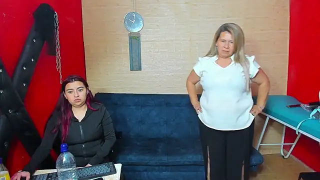sexis girls andasses, and kiss - video by lesbiancuple cam model