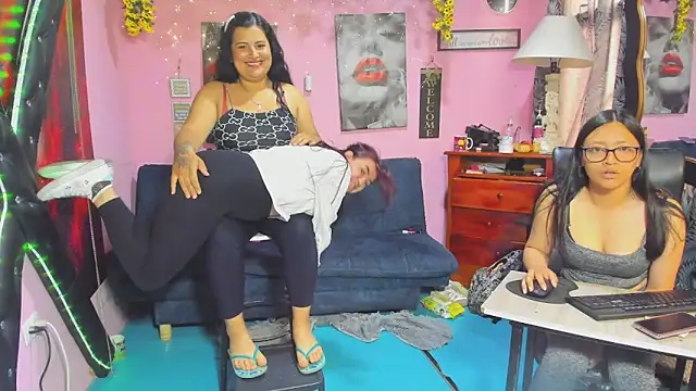 very strong slaps on Mariana's red ass - فيديو من lesbiancuple موديل الكام