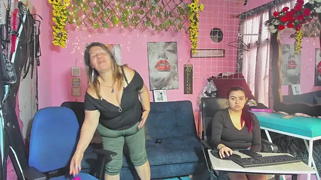 saliva in Hanna's ass and picture hot - video di lesbiancuple modella di cam