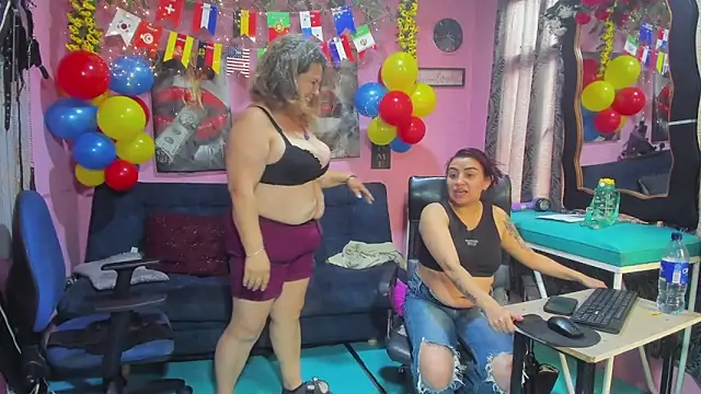 rub pussy and cum hanna - video by lesbiancuple cam model