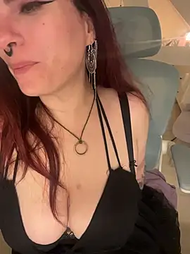 [18 Dec 22:10] Lick fingers + suck dildo - video by LunaMoongirl cam model