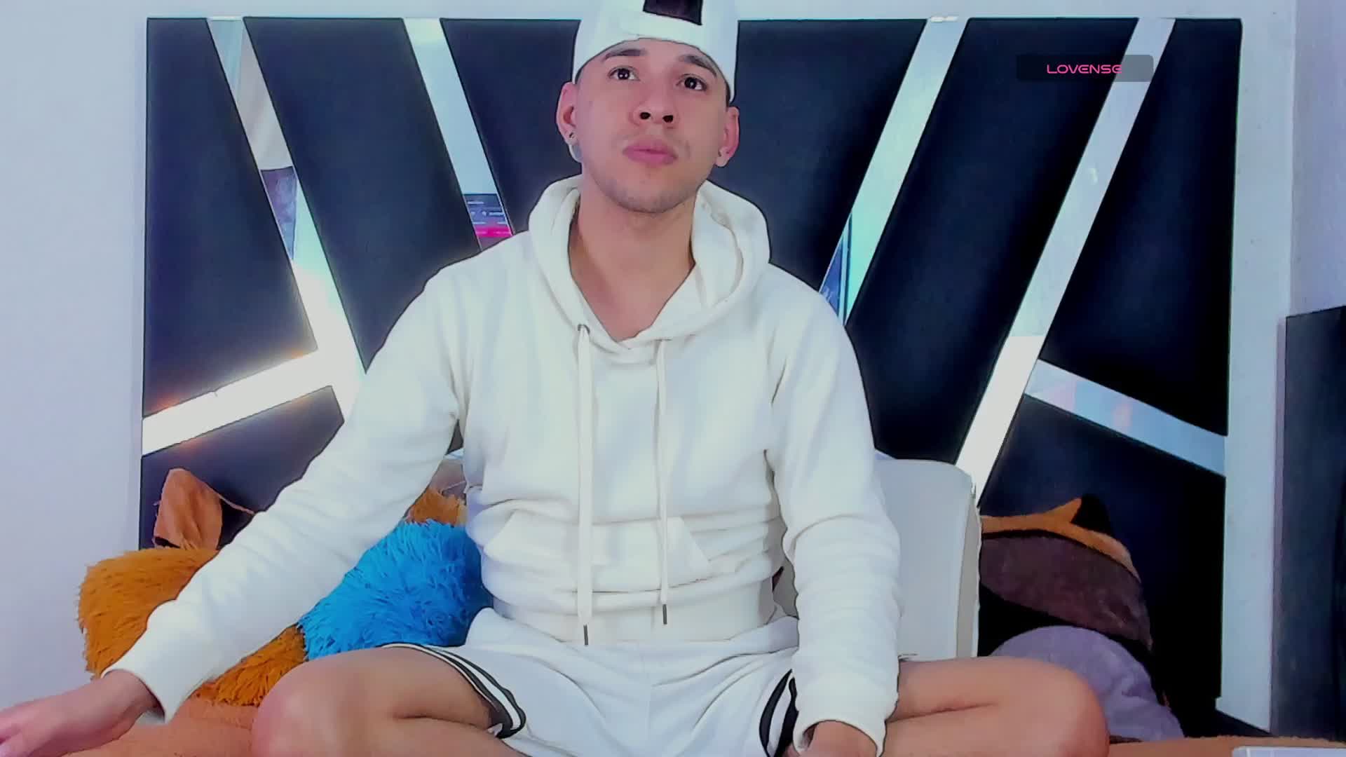 [26 Aug 20:05] Private Show