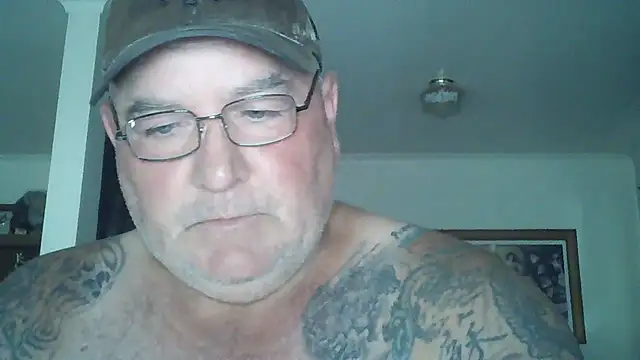 oiling cock n balls close up - video by KINKYBLUEYES69 cam model