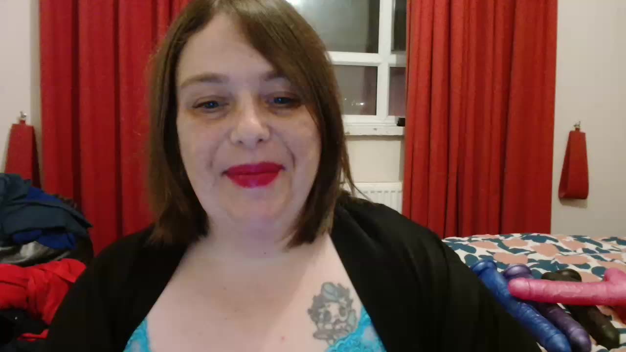 [2 Oct 23:05] Private Show sissy show - video by HousewifeMilf_Courtney cam model