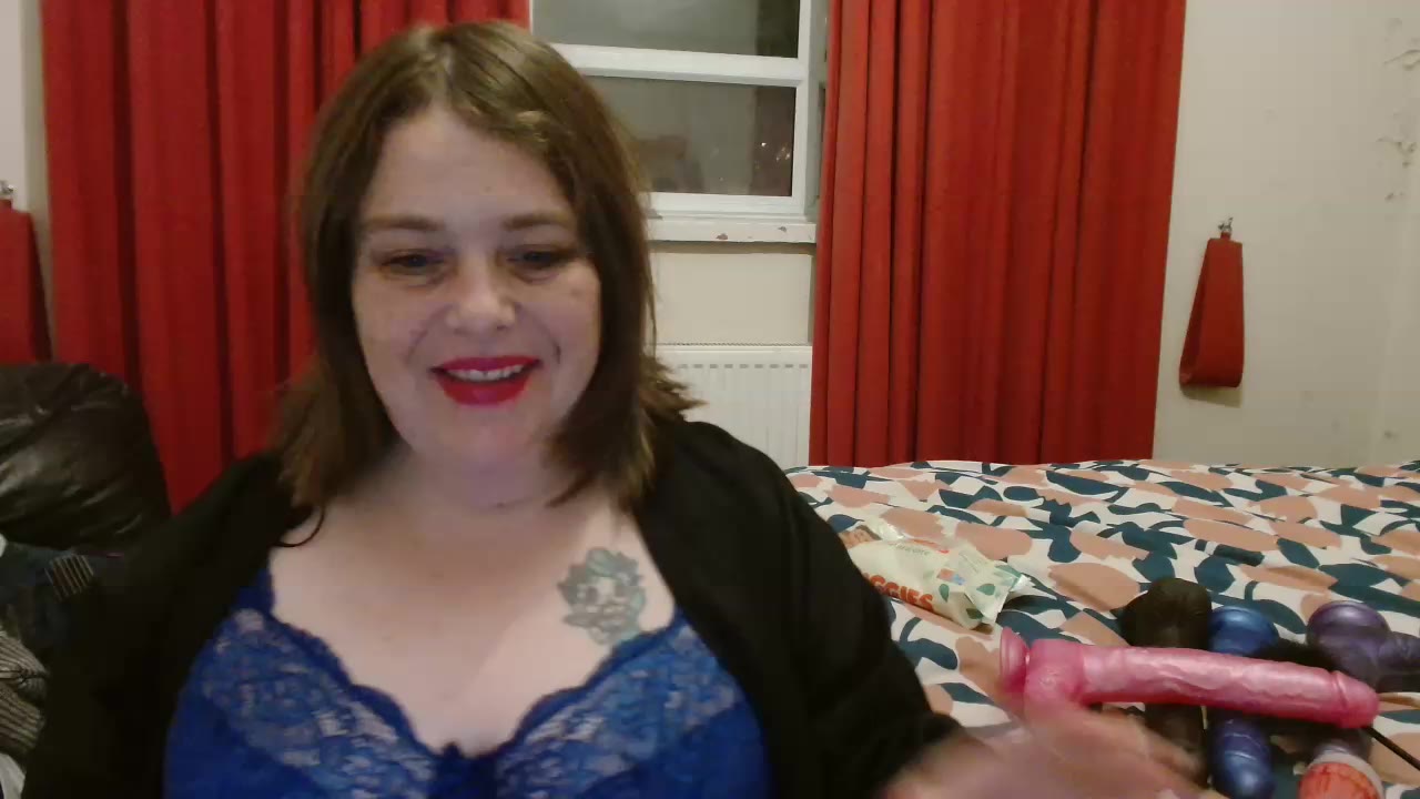 [6 Nov 22:30] Private Show - video by HousewifeMilf_Courtney cam model