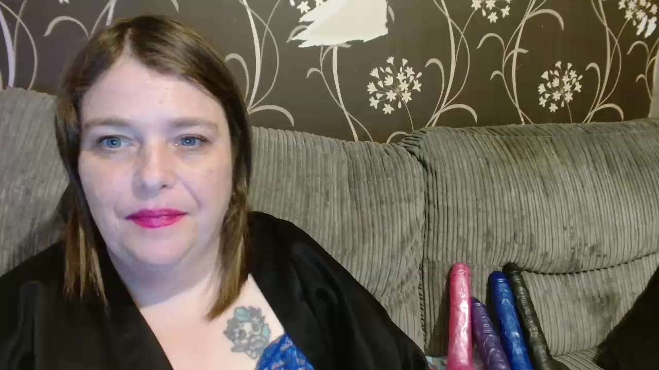 [19 Jul 01:36] Private Show - big girl fetish - video by HousewifeMilf_Courtney cam model