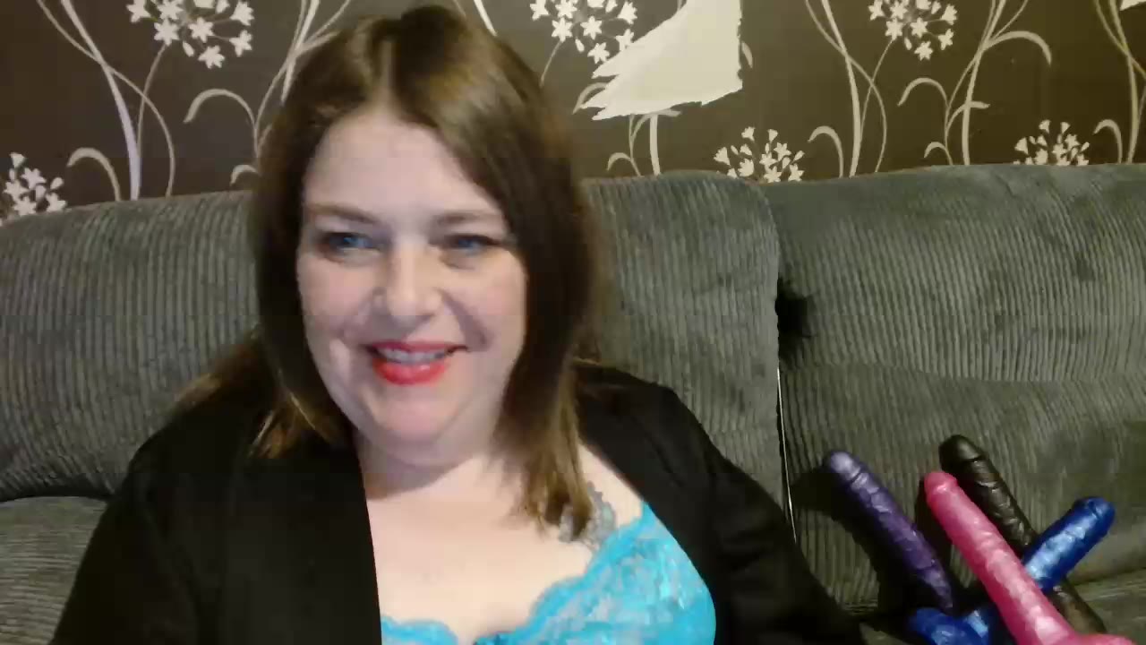 [30 Aug 00:14] Private Show - Swallowing my BBC - video by HousewifeMilf_Courtney cam model