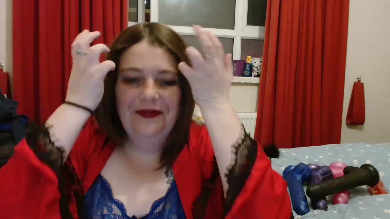 [3 Sep 22:30] Private Show BBC pussy play - video by HousewifeMilf_Courtney cam model