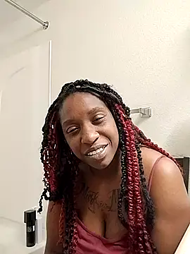 [6 Oct 20:21] Public Show – видео вебкам-модели markquanna