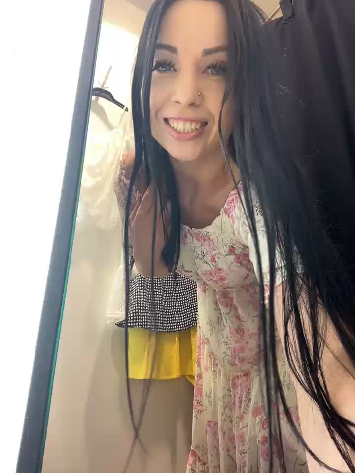 2 years ago..yes..nothing has changed and I still cum in fitting room🥹😈💦💦💦 - Video von CrazzyChicks Cam-Model