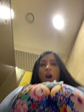 🔥Squirt very big in public 24.09.25🔥 - فيديو من CrazzyChicks موديل الكام