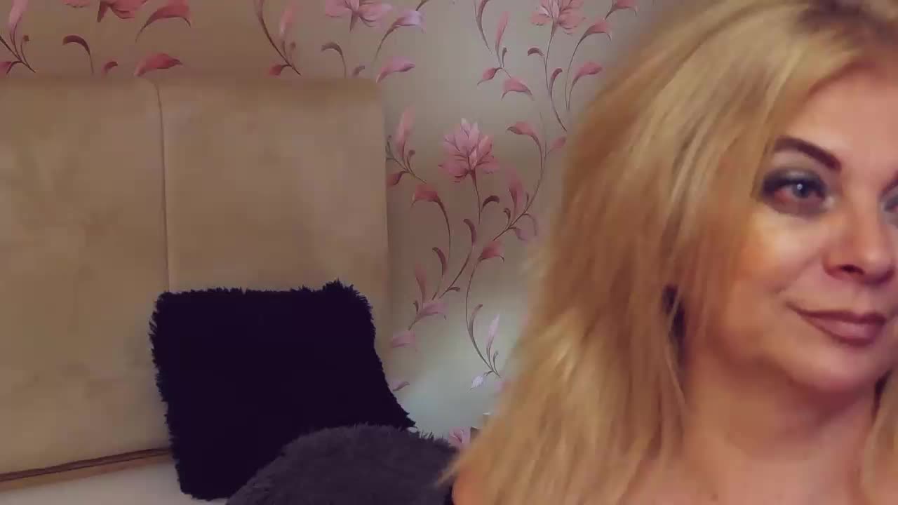 Bend me over - 視頻由 GiselleFox 主播提供