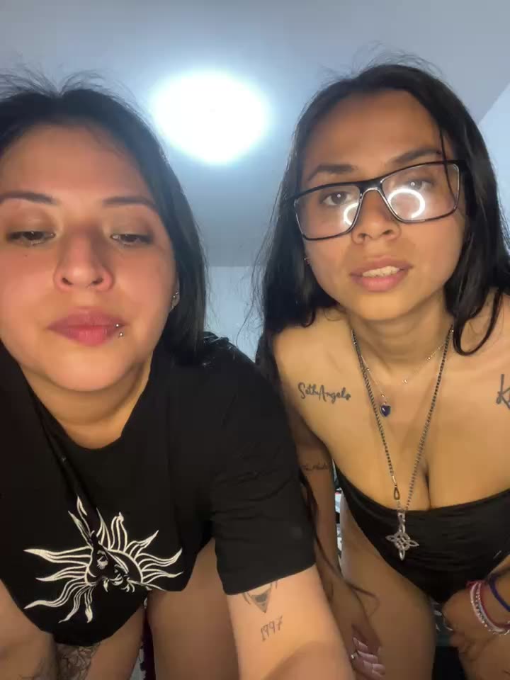 SEX FRIENDS /AMIGAS LESBICO suck tits