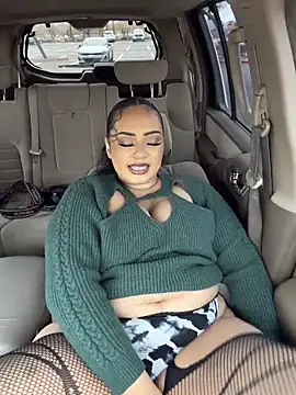 Mami lets you worship her tits & PUSSY in PUBLIC - відео від вебкаммоделі CarmelaAnthony