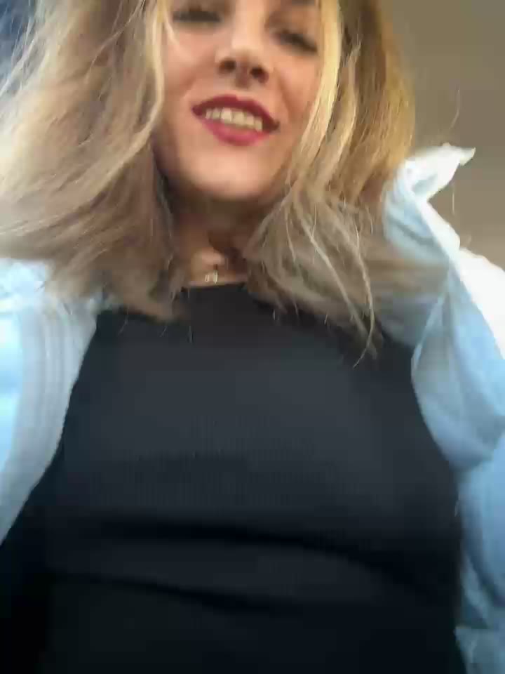 Private with my friend driving and watching me - video by DaisyVibes cam model