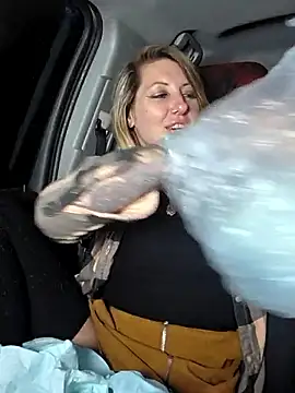 Anal squirting and ass to mouth - video di SheIsSomething modella di cam