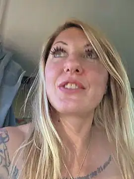 Stella squirts out van NAKED IN BUSY PARKING LOT/LUSH GOES FLYING 6 FT SQUIRT
