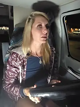 Super risky squirt in busy parking lot