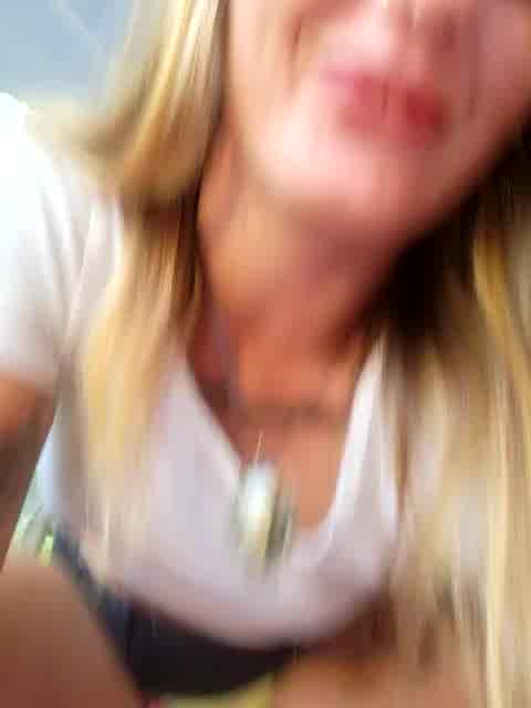 Domi and buttplug play - video av SheIsSomething cam-modell