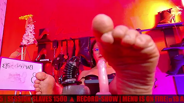 My feet on your face adore them - FOOT FETISH -DO YOU SEE THAT MINIATURE OF DICK? PROMOTES TO LAUGH - MistressSlut1 的视频