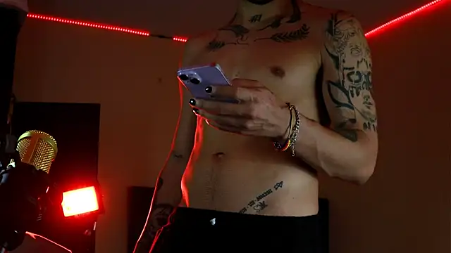 [18 Nov 23:18] Public Show - video by TuFcknVicio cam model