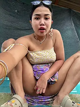 Naughty big squirt outdoor - video by Bella_nasty69 cam model