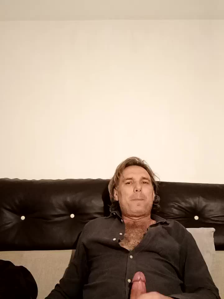 Cock on jeans hard like one 🪨 - video Saysomething3 kameramallilta