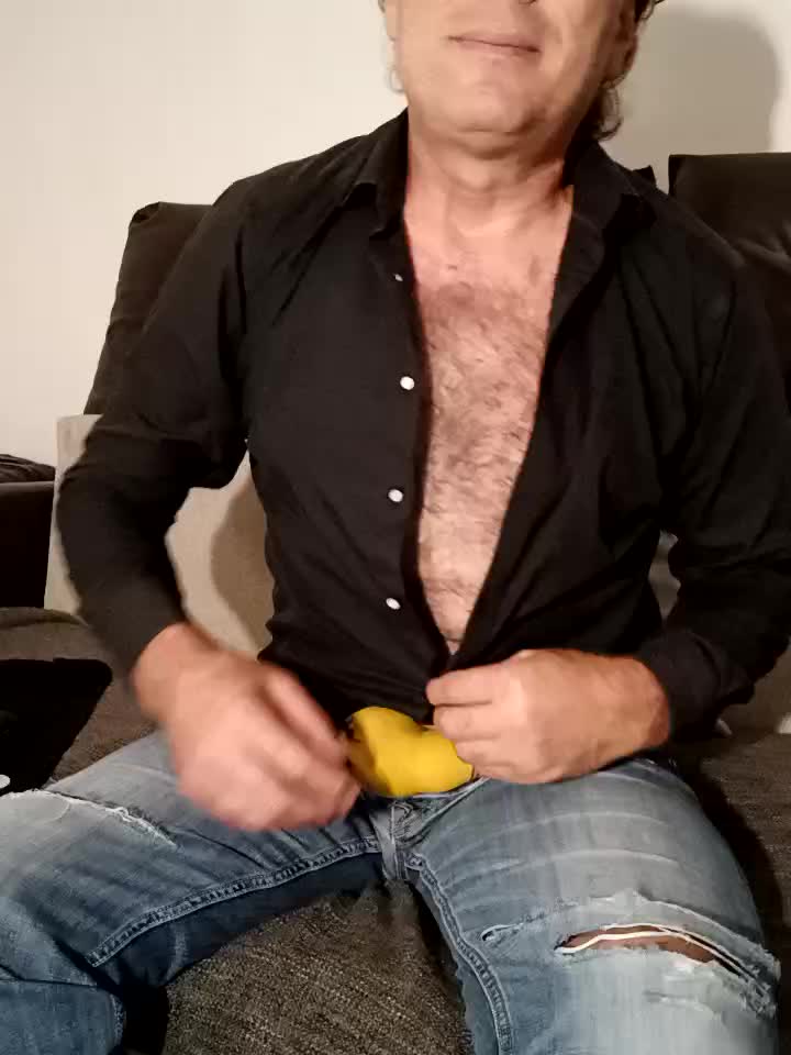 Naked and haaard only in yellow socks - video Saysomething3 kameramallilta