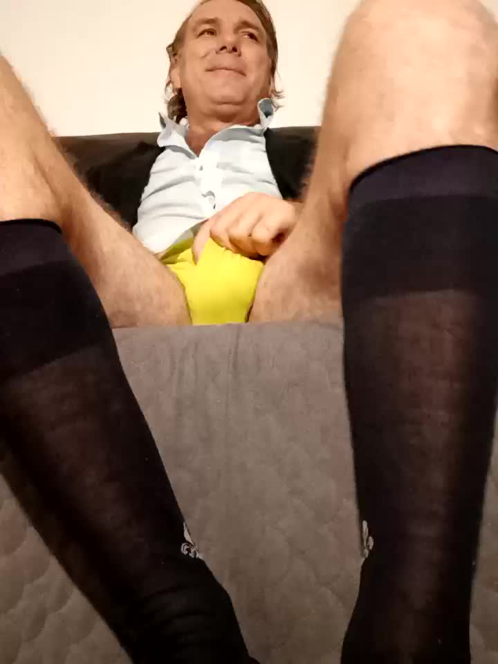 Haard and  weet in suit and socks - video Saysomething3 kameramallilta