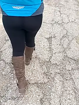 Fuck in Cold 🥶 naked outside - video di Saysomething3 modella di cam