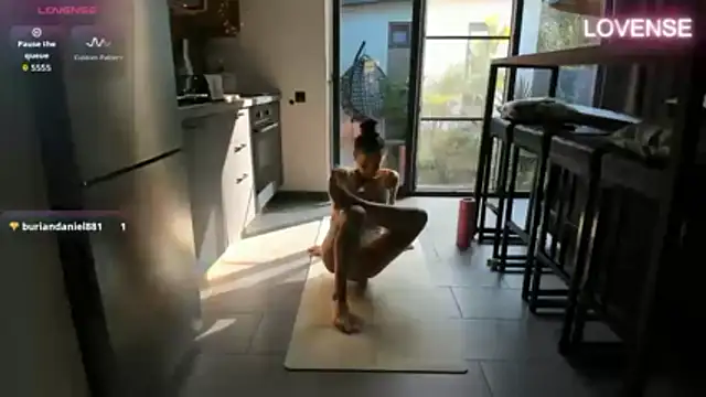 [15 Apr 16:13] Public Show - video by ElizSweet cam model