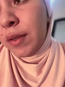 Yummy - video by MatchedEyebrow cam model