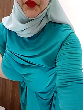 This clip makes me horny when I watch it. It's so funny.
