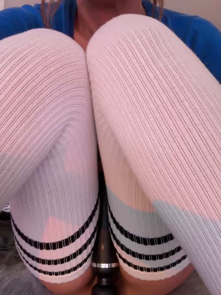 WATCH ME PLAY WITH BOTH HOLES & SQUIRT CUM ALL OVER THE ROOM - video van Fiona_Kent_ cam-model