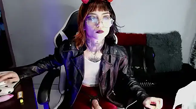 Kneel against the Fendon girl - video by Ardat_Lili69 cam model