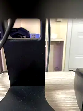 [19 Oct 23:22] Public Show - video by XLindaMilfX cam model