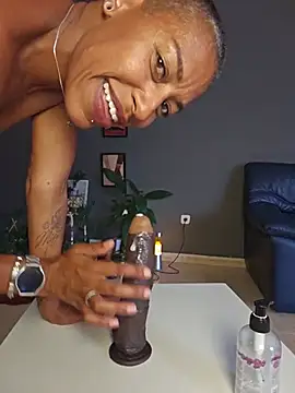 [23 Jul 19:23] Public Show boincing on dildo