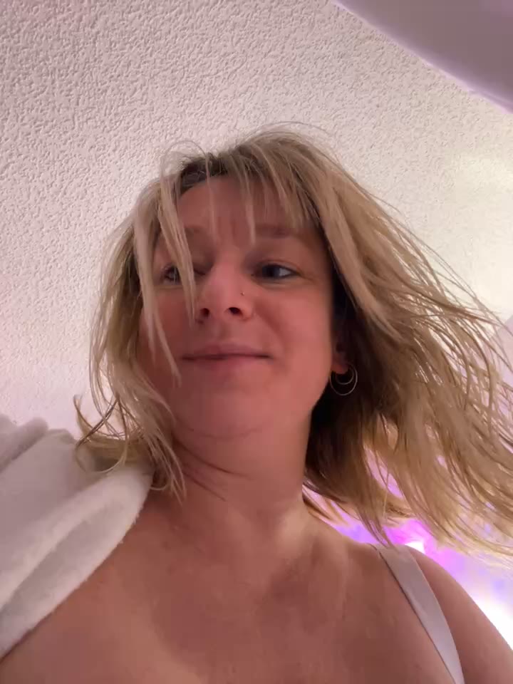 [19 Jan 17:47] Private Show(had to stop he couldn’t hear me) - video by Vivian_MayXxX cam model