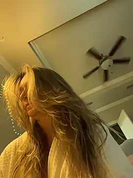 stradle u with pussy private show - video by Vivian_MayXxX cam model