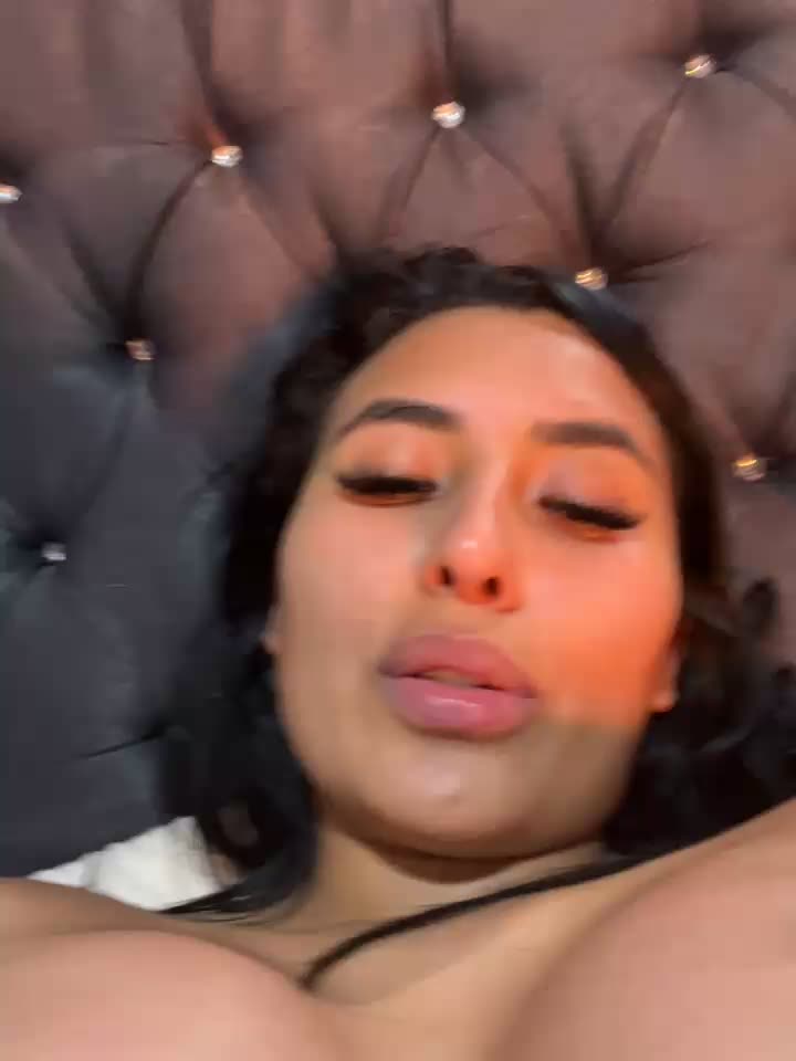 doing delicious things in my room - video by Veronica750_ cam model
