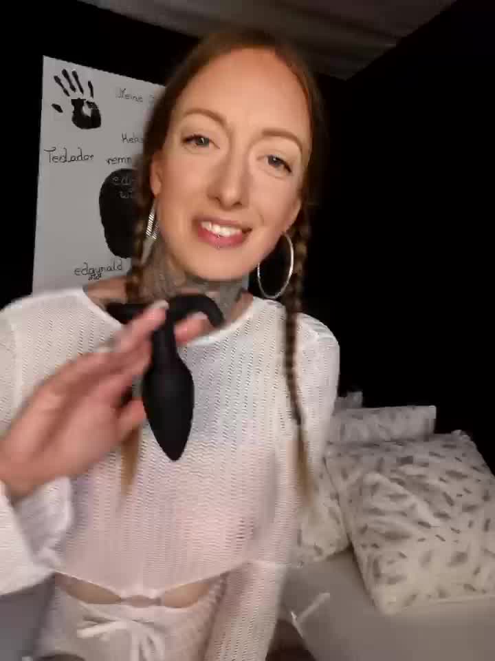 He make me crazy / spuirt / cum — filmik Vaiana-Vamp, modela(-lki) na kamerkach