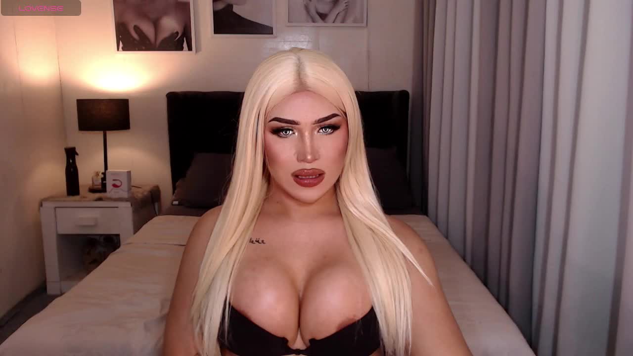 EAT AND SWALLOW MY CUM - video by Your_Majesty_Tyra cam model