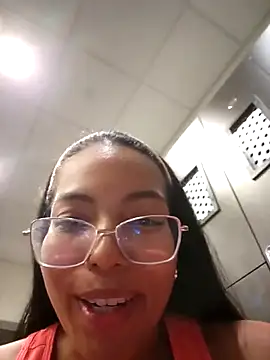 Squirt gym locker room risky fountiannnn - video by SheenaBrooke cam model