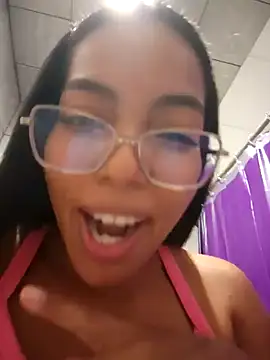 SQUIRT GYM OPEN DOOR RISKY - video by SheenaBrooke cam model