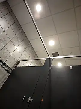 SQUIRT GYM RISKY AF - video by SheenaBrooke cam model