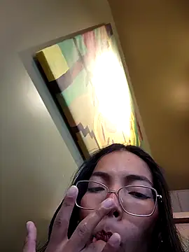 FINGER RESTAURANT TABLE PANERA BREAD - video by SheenaBrooke cam model